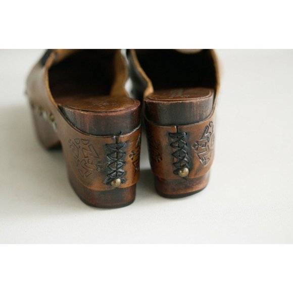 Vintage 70s Leather Hand Tooled Wood Sole Slip on Clogs 10B - Picture 5 of 10